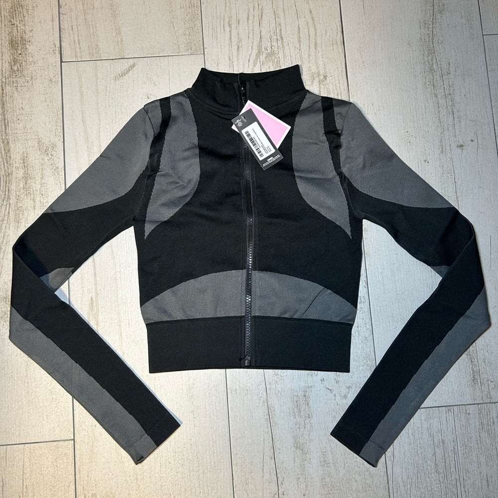 PLT Black and Gray Long Sleeve Activewear - Picture 3 of 3